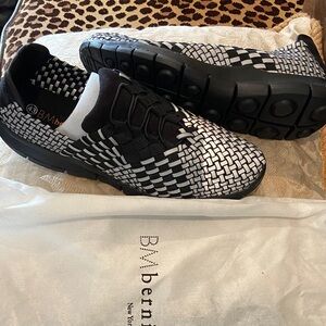 Men’s Black & White Woven Slip-On Sneakers size 43